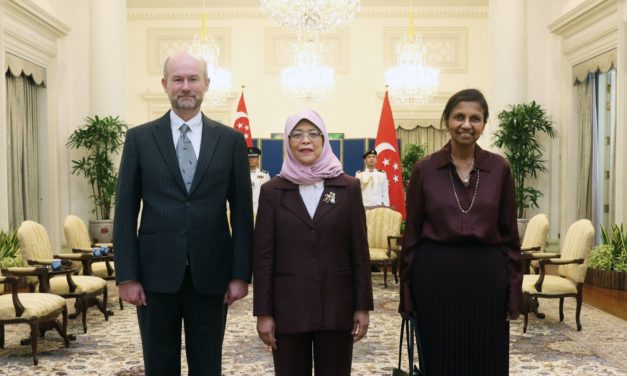 Allaster Edward Cox Presents Credentials to President Halimah Yacob as Australia’s High Commissioner