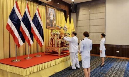 Thai Community in Singapore Honours King’s 70th Birthday Anniversary