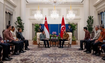Singapore President Tharman Shanmugaratnam Welcomes Malaysian Prime Minister Anwar Ibrahim for Bilateral Talks