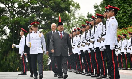 Singapore Award Top Military Honour to Indonesian Defence Minister