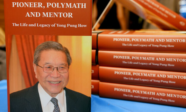 Prime Minister Lee Hsien Loong Honors Former Chief Justice Yong Pung How at Book Launch