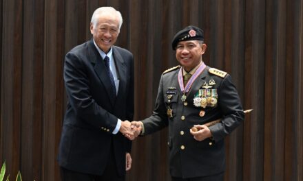 Indonesian Defence Forces Commander Receives Prestigious Military Award in Singapore
