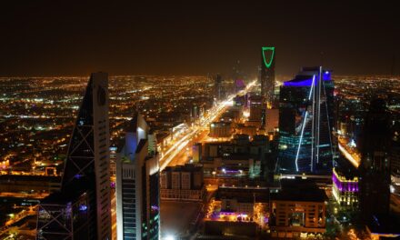 Saudi Arabia’s Non-Oil Private Sector Expands as Hiring and Orders Surge