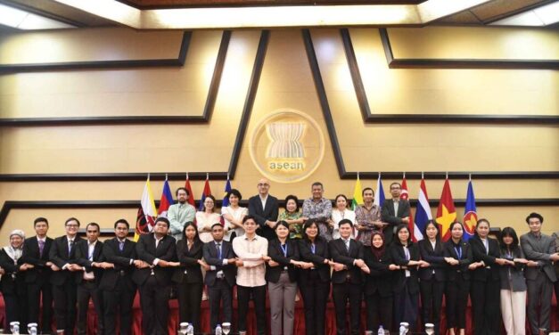 ASEAN Junior Fellows Engage in High-Level Talk on Regional Economic Integration