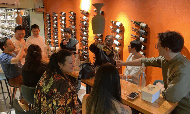 SINGAPORE WELCOMES SOUTH AFRICA’S TRAILBLAZING WINEMAKER, STRENGTHENING CULTURAL AND TRADE EXCHANGES