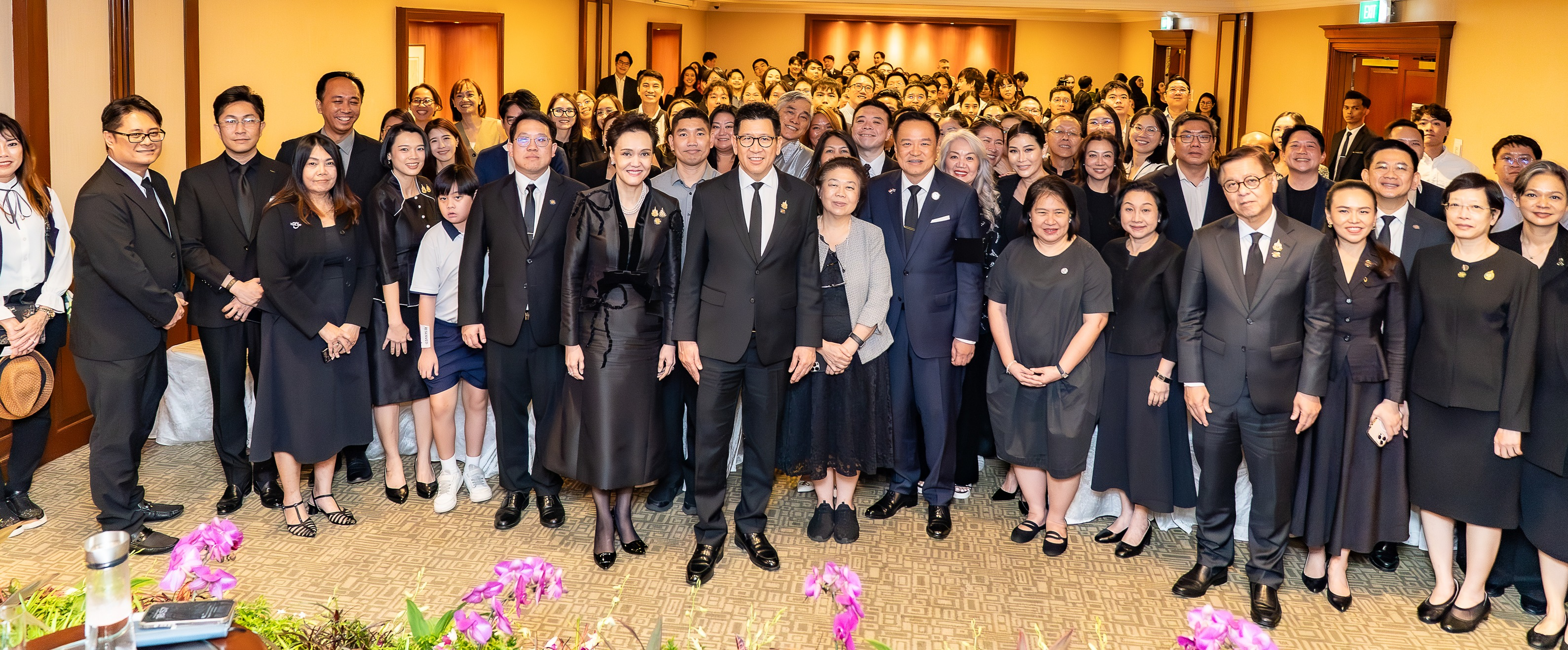 Thai Prime Minister Meets Thai Community in Singapore During Official Visit