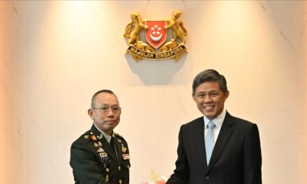 Chief of Defence Forces of the Royal Thai Armed Forces Makes Introductory Visit to Singapore