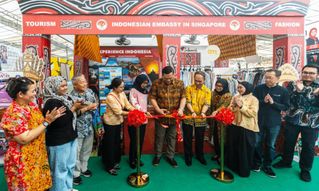 Ambassador Hotmangaraja Pandjaitan Inaugurates KBRI Singapore Pavilion at Geylang Serai Ramadan Bazaar 2026