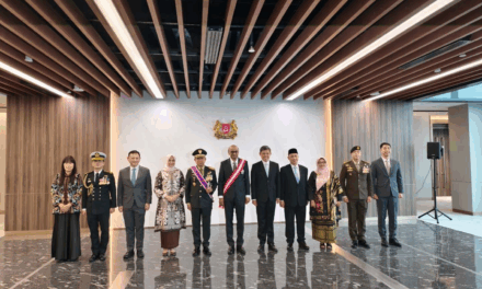 TNI Commander Receives Singapore Defence Honour