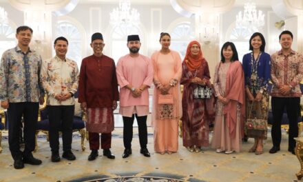 Singapore Ministers Attend Johor Regent’s Hari Raya Open House