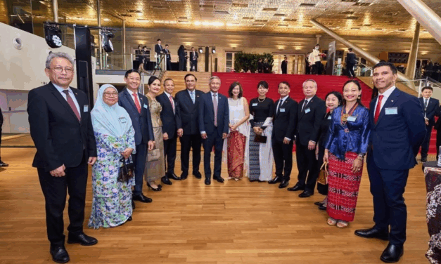 Philippine Ambassador Attends Singapore Diplomatic Reception