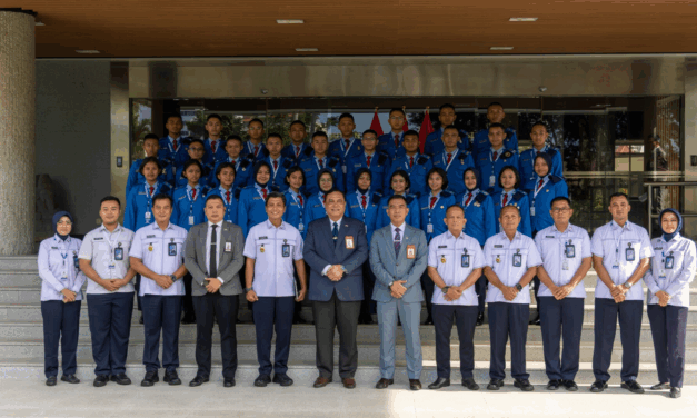 SMA Taruna Nusantara Students Visit Indonesian Embassy