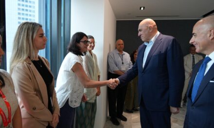 Italian Defence Minister Guido Crosetto Visits Naval Crew in Singapore, Highlights Strategic Role of Indo-Pacific Mission