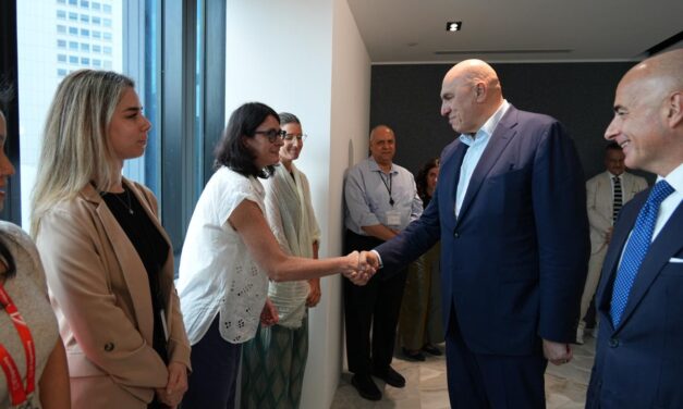 Italian Defence Minister Guido Crosetto Visits Naval Crew in Singapore, Highlights Strategic Role of Indo-Pacific Mission