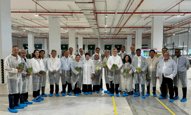 Argentine Ambassador Mauricio Nine Explores Singapore’s Greenphyto, the World’s Tallest Indoor Vertical Hydroponic Farm