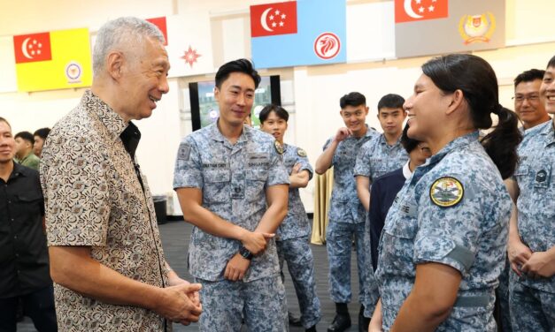 Senior Minister Lee Hsien Loong Visited SAF Personnel and Aquaculture Farm in Brunei